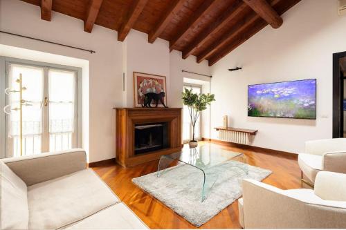 Luxury apartment + private parking - Como center