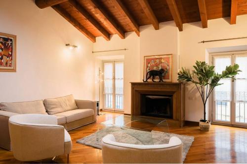 Luxury apartment + private parking - Como center, Lecco
