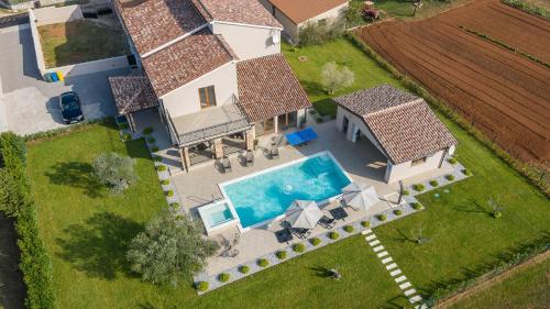 Wonderful Villa Mattuzzi with private pool near the town