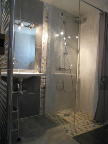 Gîte avec jacuzzi privatif dans un mas provençal (Gite avec jacuzzi privatif dans un mas provencal) in Allegre-les-Fumades