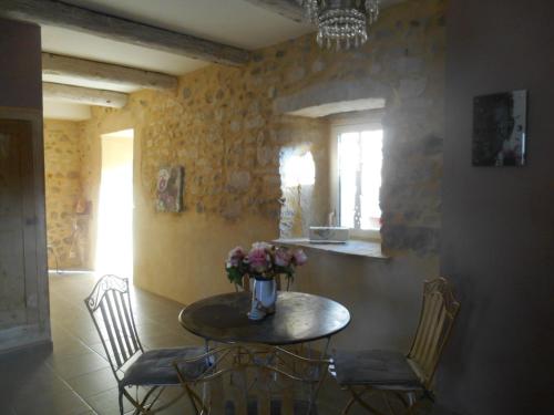Gîte avec jacuzzi privatif dans un mas provençal (Gite avec jacuzzi privatif dans un mas provencal) in Allegre-les-Fumades