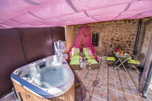 Gîte avec jacuzzi privatif dans un mas provençal - Location saisonnière - Allègre-les-Fumades