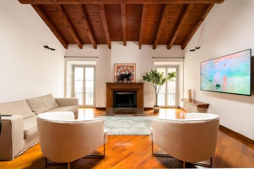  Luxury apartment + private parking - Como center in Como