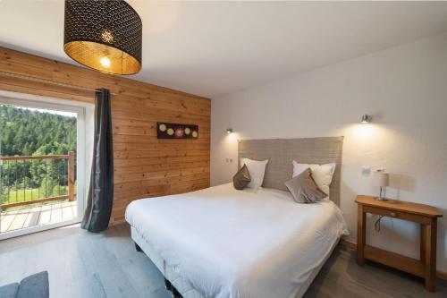 1 king bed, 1 sofa bed