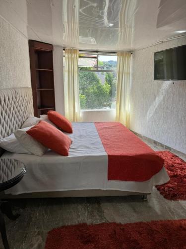 1 queen bed, 1 double bed