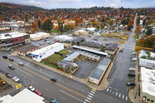 Selkirk Motel - image 12