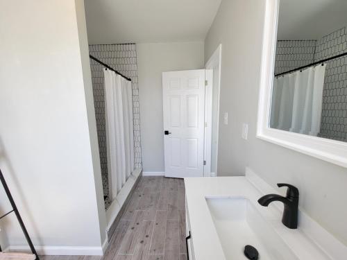 Room for rent with own bathroom in Hartford, USA