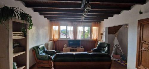 2 bedrooms, 3 beds