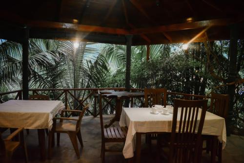 Restorāns, Sinharaja Rest in Kotapola