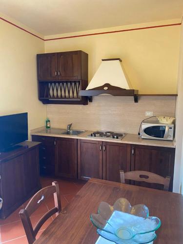 Apartment with 2 bedrooms in Mencarini with shared pool furnished garden and WiFi 40 km from the beach - image 12