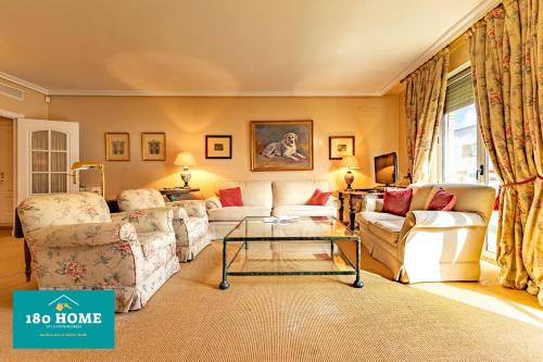 180 Home LUXURY GRAN APARTAMENTO PRADO, Seville