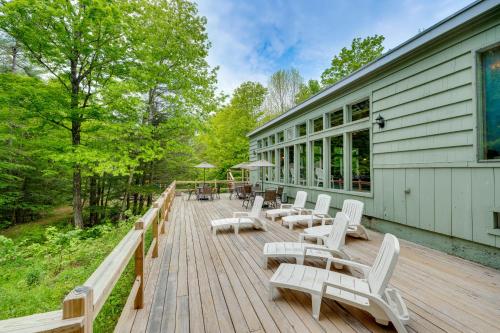 Bartlett Mtn Retreat 1 Mi to Attitash Ski Lifts in บาร์ตเลต (NH)