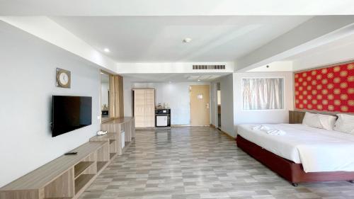 room detail thumbnail 2