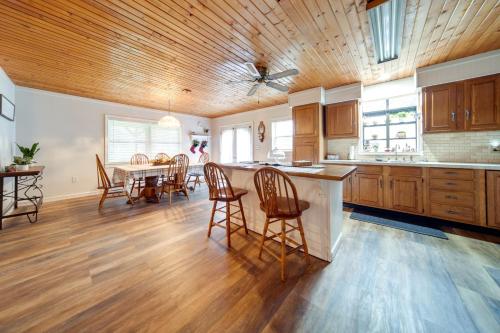 North Jackson Vacation Rental with Wraparound Deck! in Canfield (OH)