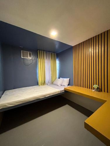 Mar Azul Travellers Inn and SPA in San Remigio