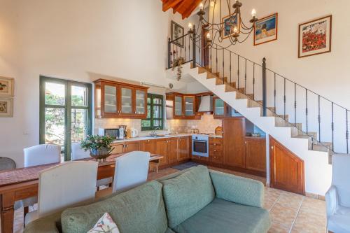 SOFIA, Luxury Stone Villa in Stoupa with Private Pool, BBQ and Amazing Sea View, Stoupa (Foto 9)