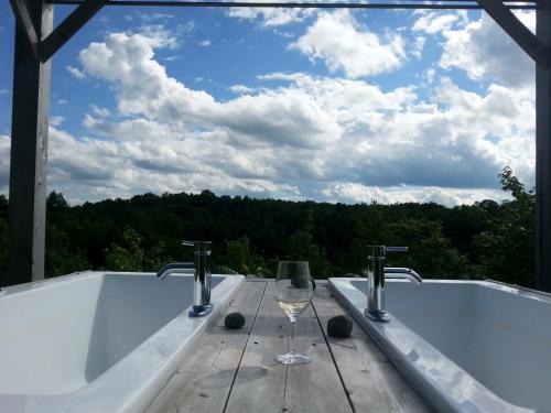 Skats, Eco Spa Highland in Grenville-Sur-La-Rouge (QC)