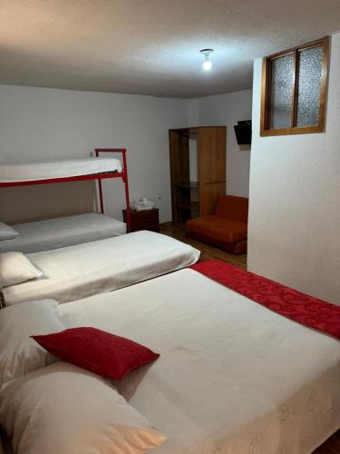 1 queen bed, 1 twin bed, 1 bunk bed