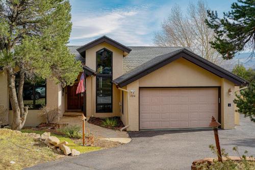Mountain Range Manor in Eagle, USA