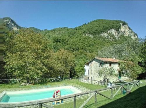  Luxury suite la Grotta del Vento in 55027 Gallicano