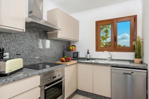 Villa Joan - Plusholidays - image 9