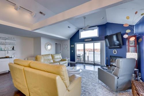 Lake Ozark Condo with Deck and Private Boat Slip!
