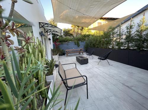 Resort Getaway in Private Garden Terrace Villa w Luxury Amenities, Los Angeles (photo 6)