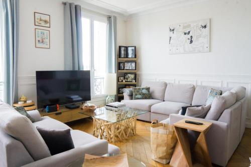 EXIGEHOME-Appartement cosy avec vue sur la tour Eiffel - Location saisonnière - Saint-Cloud