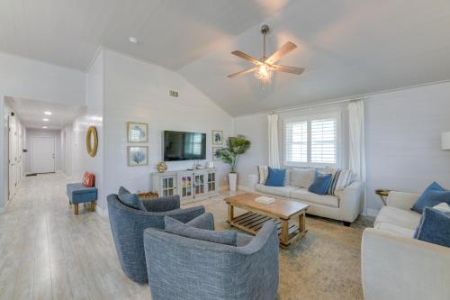 Beach House with Outdoor Shower and Rooftop Deck! - image 10