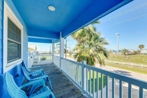 Beach House with Outdoor Shower and Rooftop Deck! - image 11