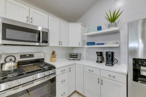 Beach House with Outdoor Shower and Rooftop Deck! - image 10