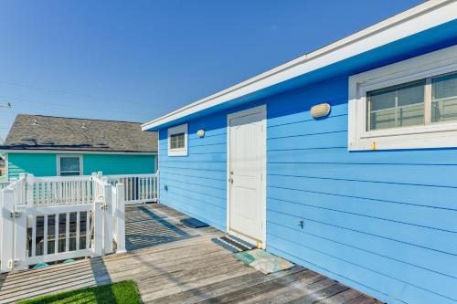Beach House with Outdoor Shower and Rooftop Deck! - image 14