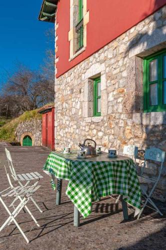 Casa BegoñaSituada en Sardedo Ribadesella