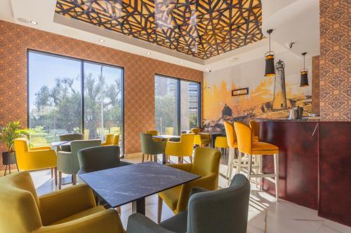 Ресторан, Hotel Pharos in Бар