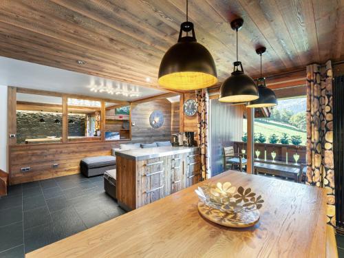 Duplex moderne à Méribel Village, accès ski et piscine - FR-1-566-55