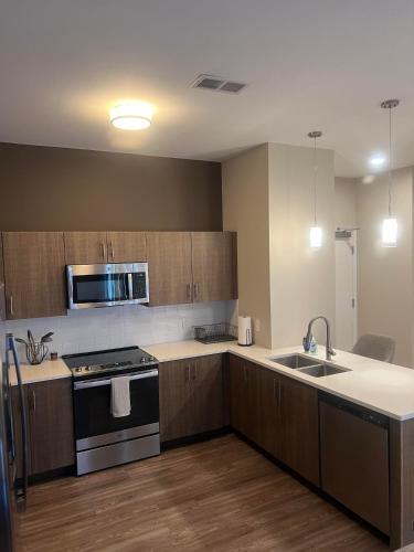 New Modern 1 BR in Heart of Midtown