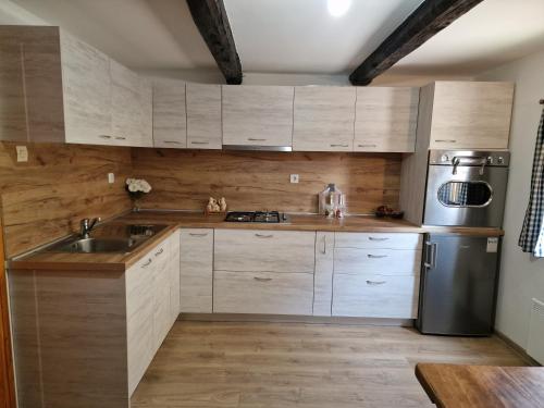 Holiday house Vuketich Hills - Welcome drink, free parking, Wi-fi in Reštovo