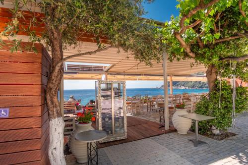 Apartment with Sea View image 2