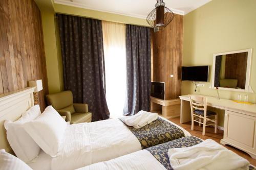 Irenes Resort Stop at Irenes Resort to discover the wonders of Aridaia. The property features a wide range of facilities to make your stay a pleasant experience. To be found at the hotel are free Wi-Fi in all room