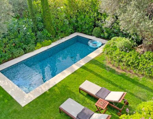 Calm villa with swimming pool & garden, within easy walking distance to village