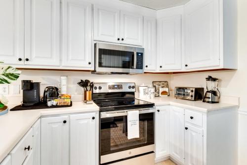 Spacious Madison Vacation Rental with Backyard! in Madison, USA