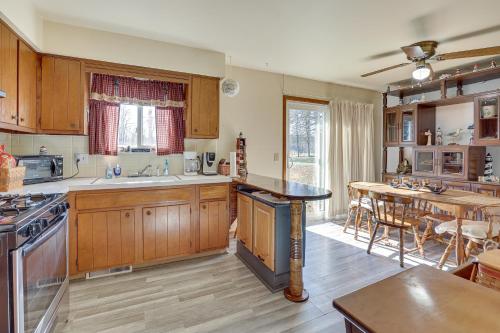 Family-Friendly Home with Fire Pit about 10 Mi to Akron! in Uniontown, USA