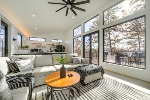 Modern Mountain-View Sanctuary in Pisgah Forest