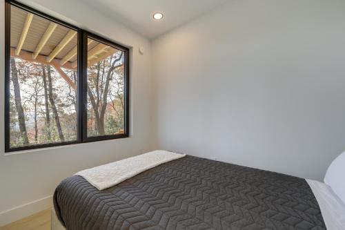 Modern Mountain-View Sanctuary in Pisgah Forest