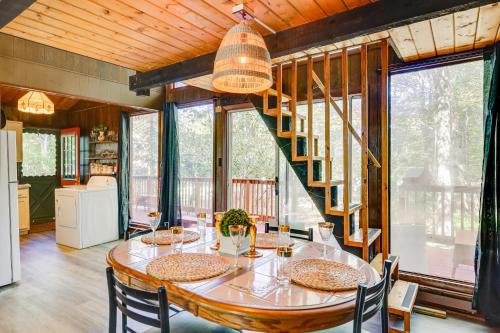 Tobyhanna Vacation Rental with Pool Access! in Tobyhanna, USA