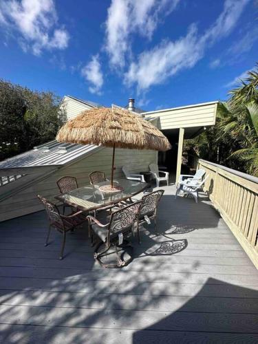 Balkons/terase, Beach Paradise Getaway - 200ft from Beach! in Wabasso Beach (FL)