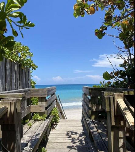 pludmale, Beach Paradise Getaway - 200ft from Beach! in Wabasso Beach (FL)