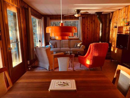設施, Peaceful lakeside cottage great for a staycation. in 德懷特 (ON)