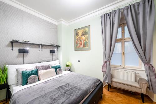 Adam's Apartment - Best Location, Прага (фото 11)