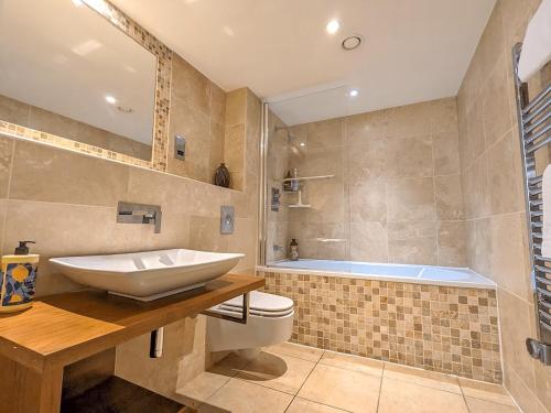 Merchants Place Apartment - image 13